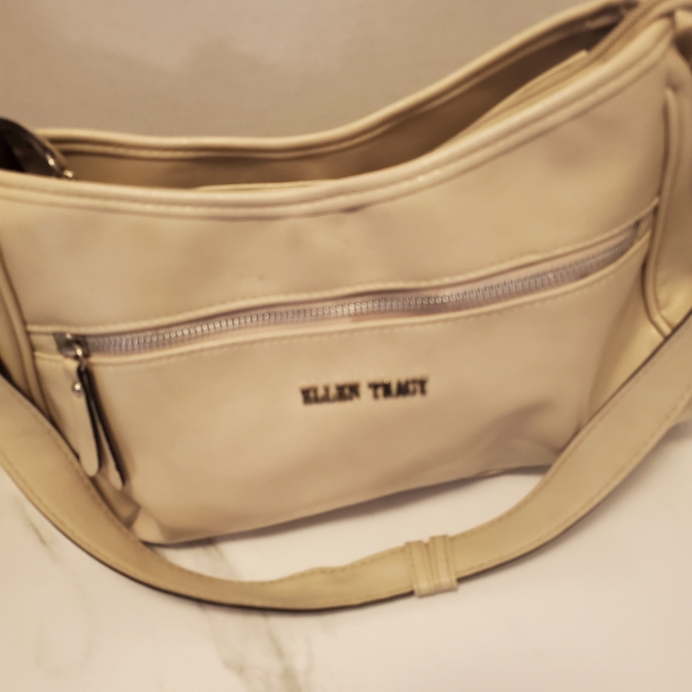 Ellen Tracy Ivory Shoulderbag. New